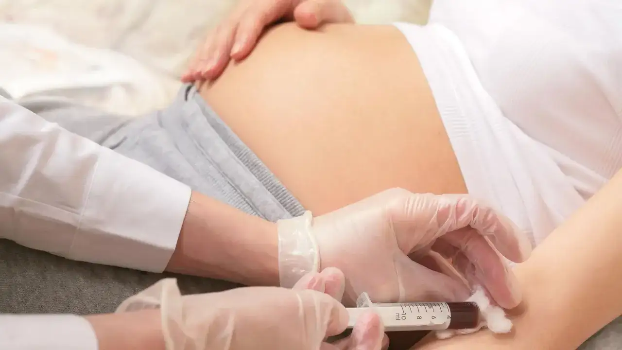 Toma de muestra para test prenatal no invasivo, un avance en la seguridad social para futuras mamás.